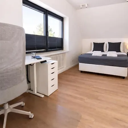 Maisonette Fuer 9 Personen Gym & Parkplatz 7 Min Zum Flughafen デュッセルドルフ