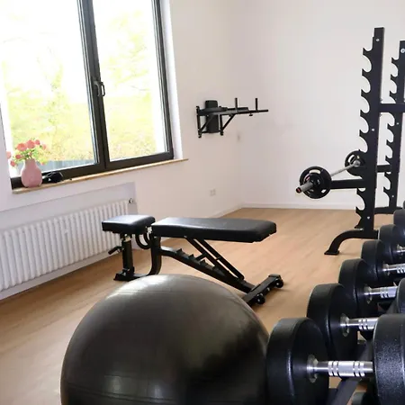 Gruppen 9 Gaeste Messe Parklatz Gym * Düsseldorf